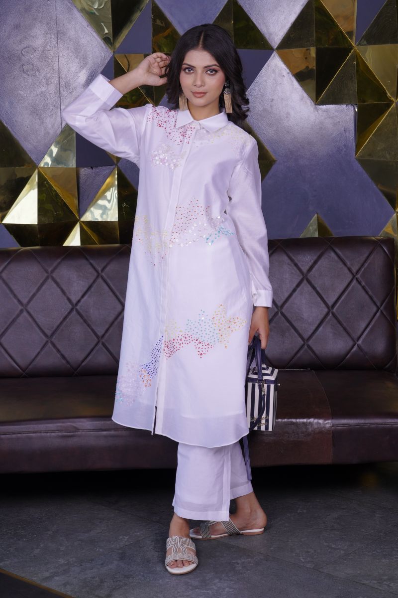Flirty Sithouettle With A Splash Of Elegance