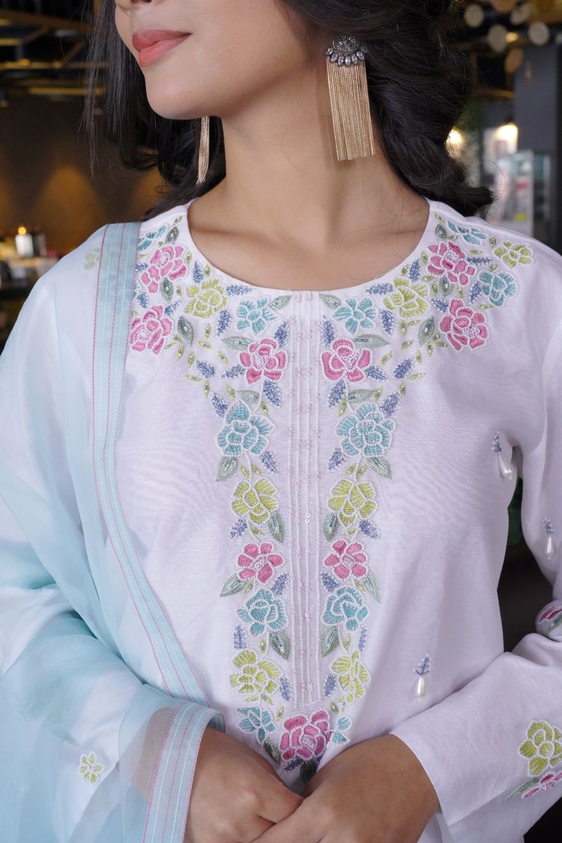 White Kurta Chadneri Set With Embroidered