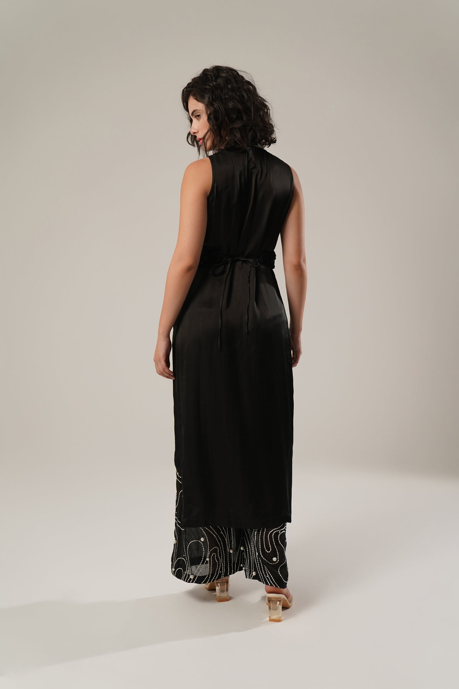 Grace Meets Contemporary Charm In This High-Slit Kurta Black