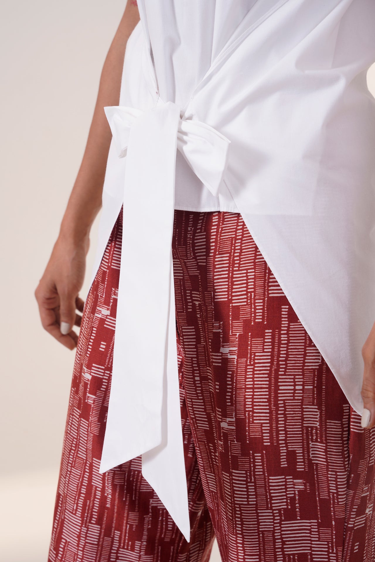 Martina Ii - Bow Clutch Top With Printed Bell Bottoms
