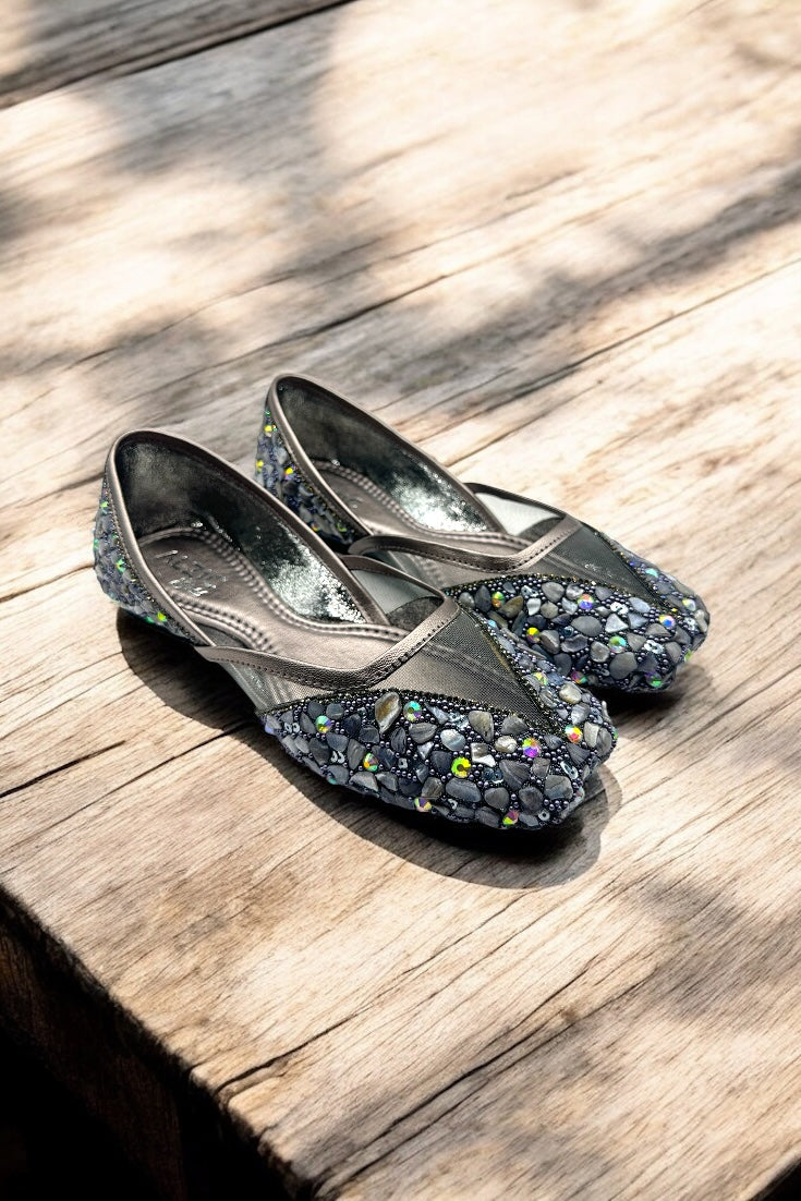 MOJDIPearl Elegance Embellished Juttis