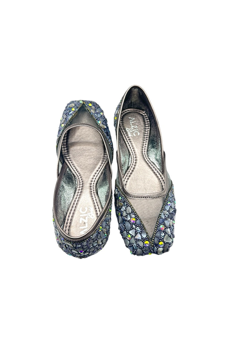 MOJDIPearl Elegance Embellished Juttis