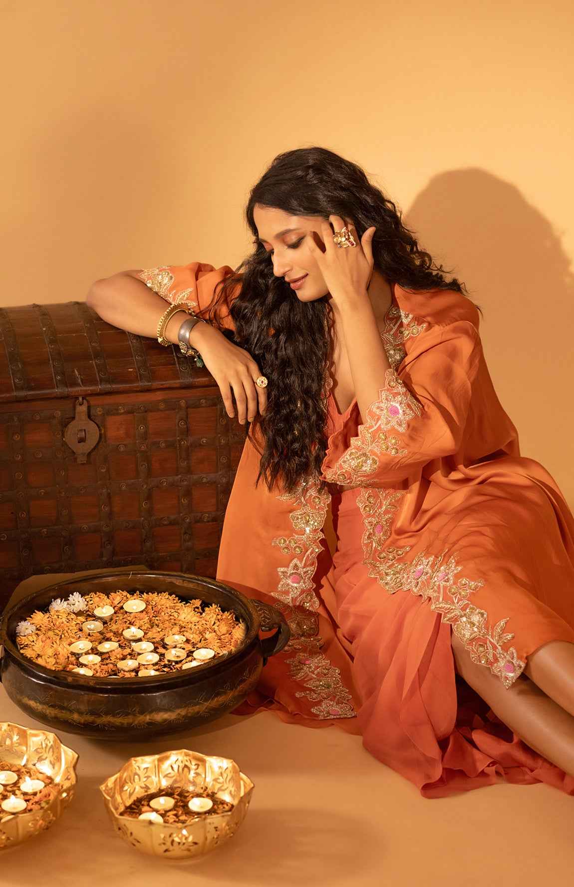 A Embroidered Scallop Jacket Set With Bustier And Drape Skirt