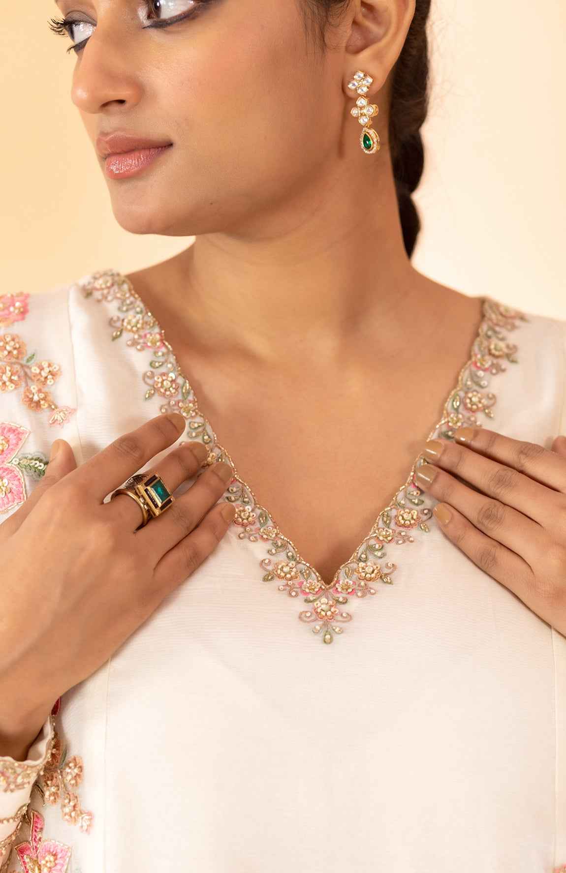 A Off White Hand Embroidered Kurta Set With Pants