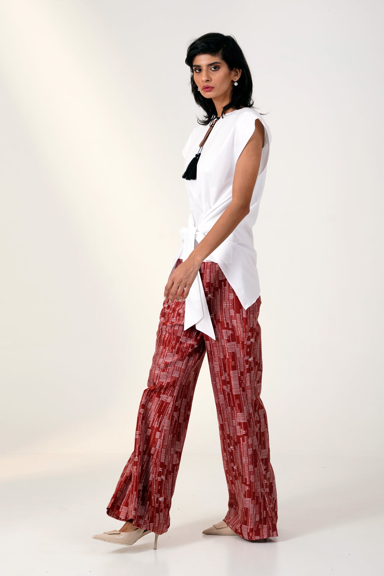 Martina Ii - Bow Clutch Top With Printed Bell Bottoms