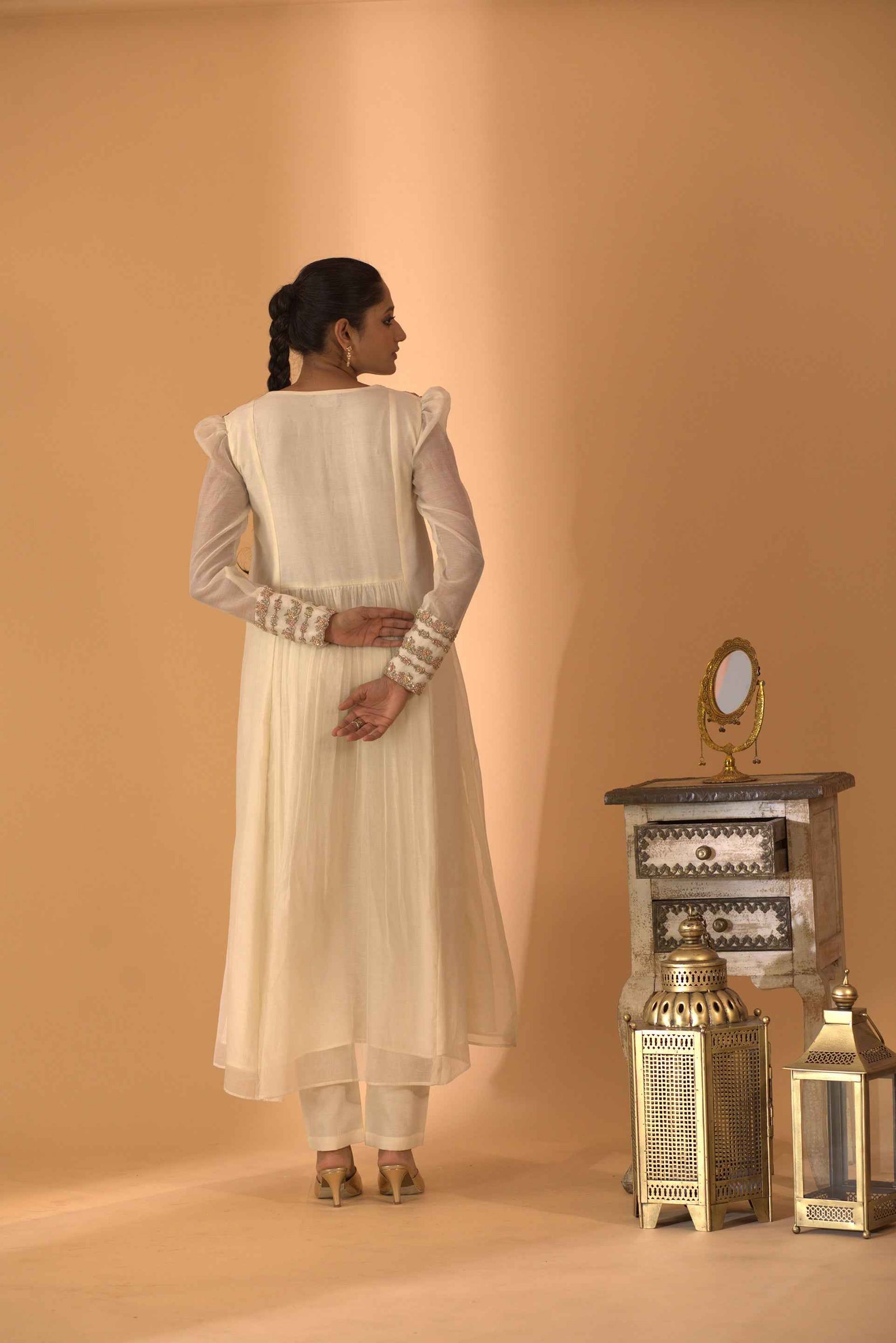 A Off White Hand Embroidered Kurta Set With Pants