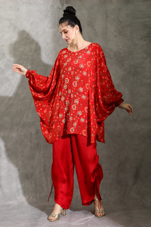 Kaftan kurta set paired with pull out pants