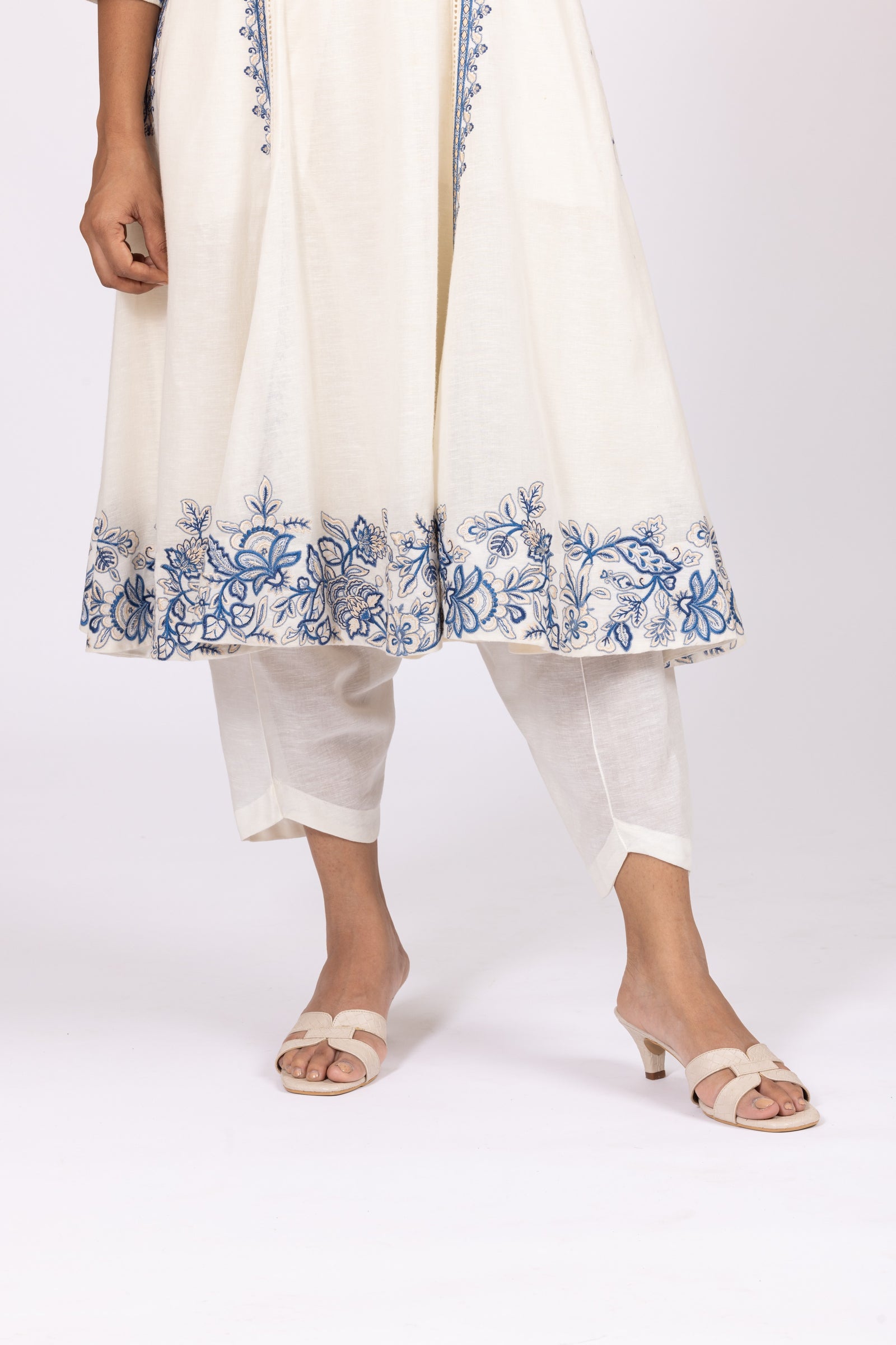 Crafted Nargis Linen Kurta Set with Striped Chiffon Dupatta